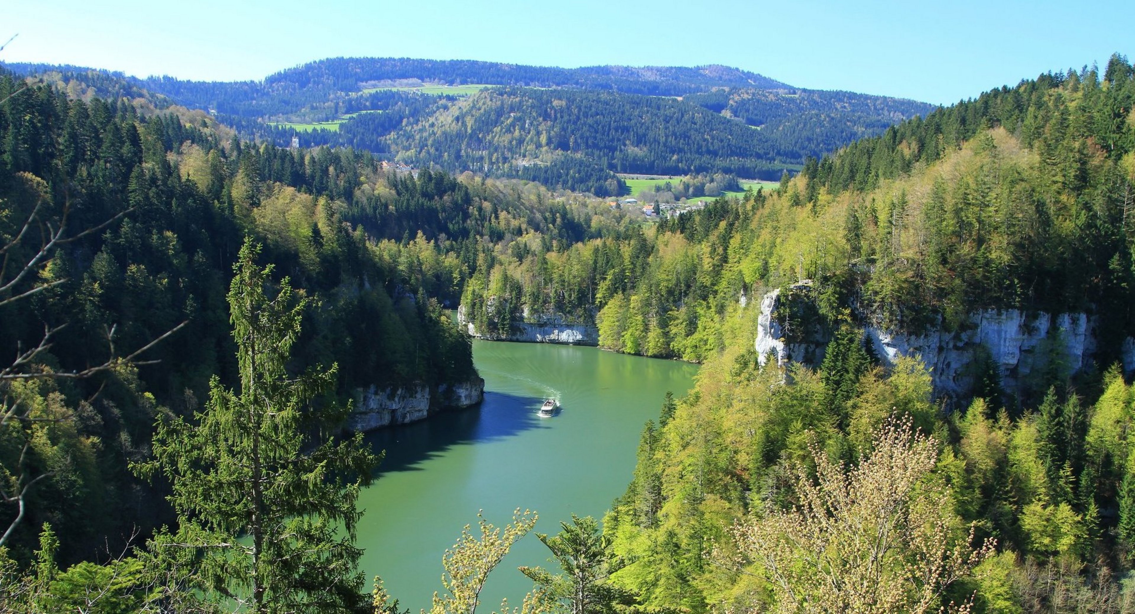 avec le Doubs et ...